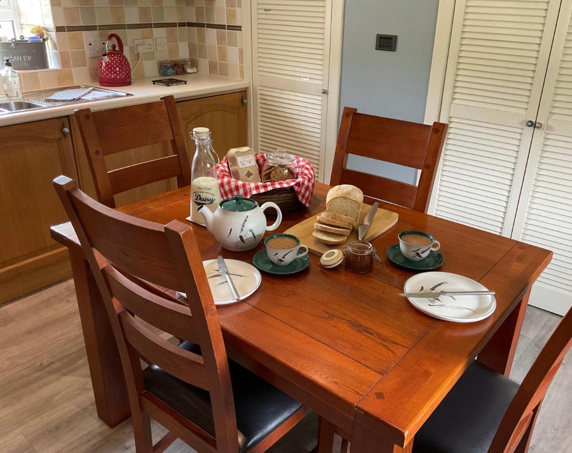 6 Calbost Villa ภายนอก รูปภาพ